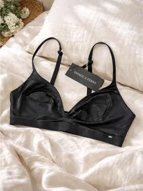 Savage X Fenty Black Wireless Bra 2X NWT Satin Bralette Sexy